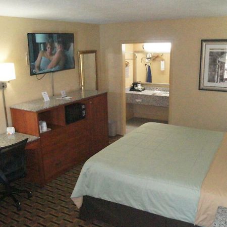 Days Inn By Wyndham Durham/Near Duke University Extérieur photo