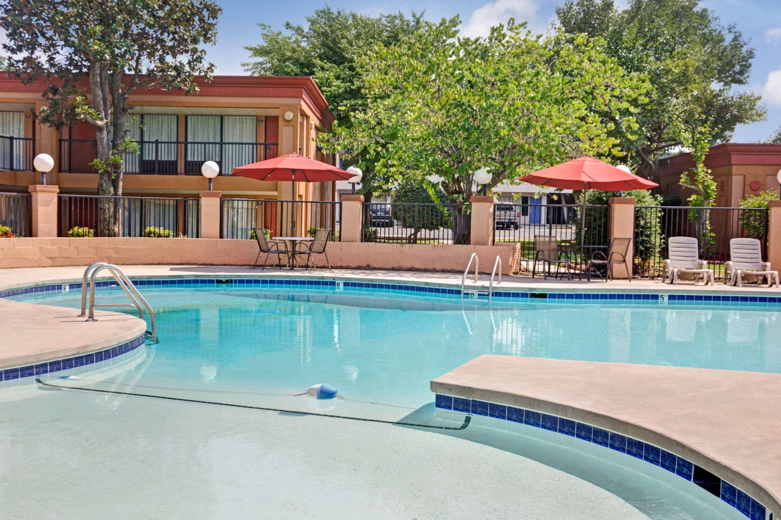 Days Inn By Wyndham Durham/Near Duke University Extérieur photo