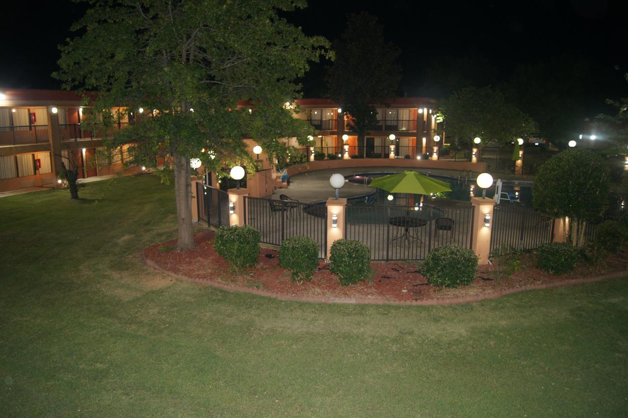 Days Inn By Wyndham Durham/Near Duke University Extérieur photo