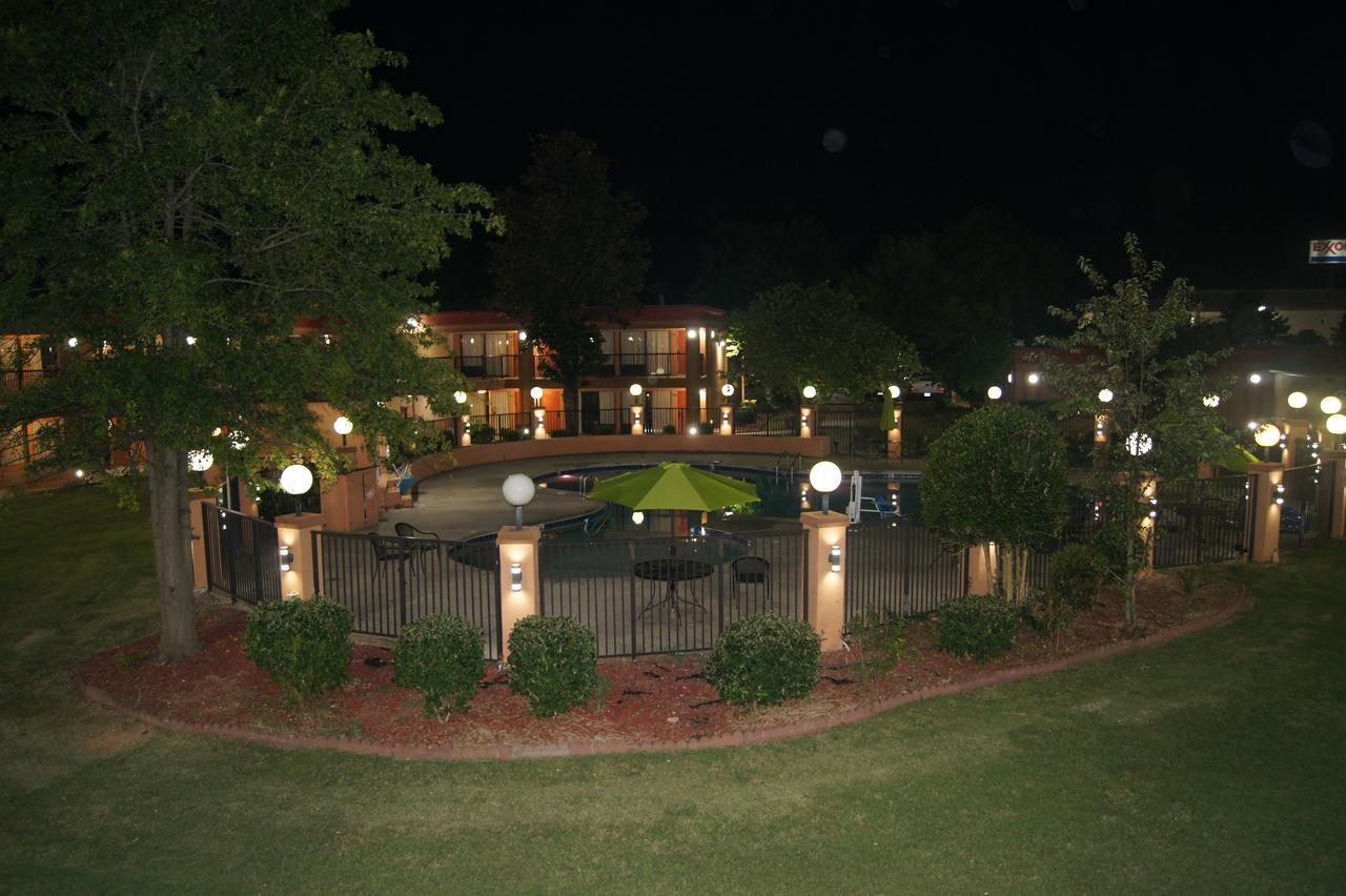 Days Inn By Wyndham Durham/Near Duke University Extérieur photo