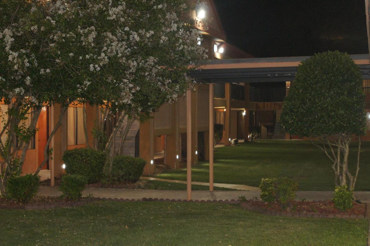 Days Inn By Wyndham Durham/Near Duke University Extérieur photo