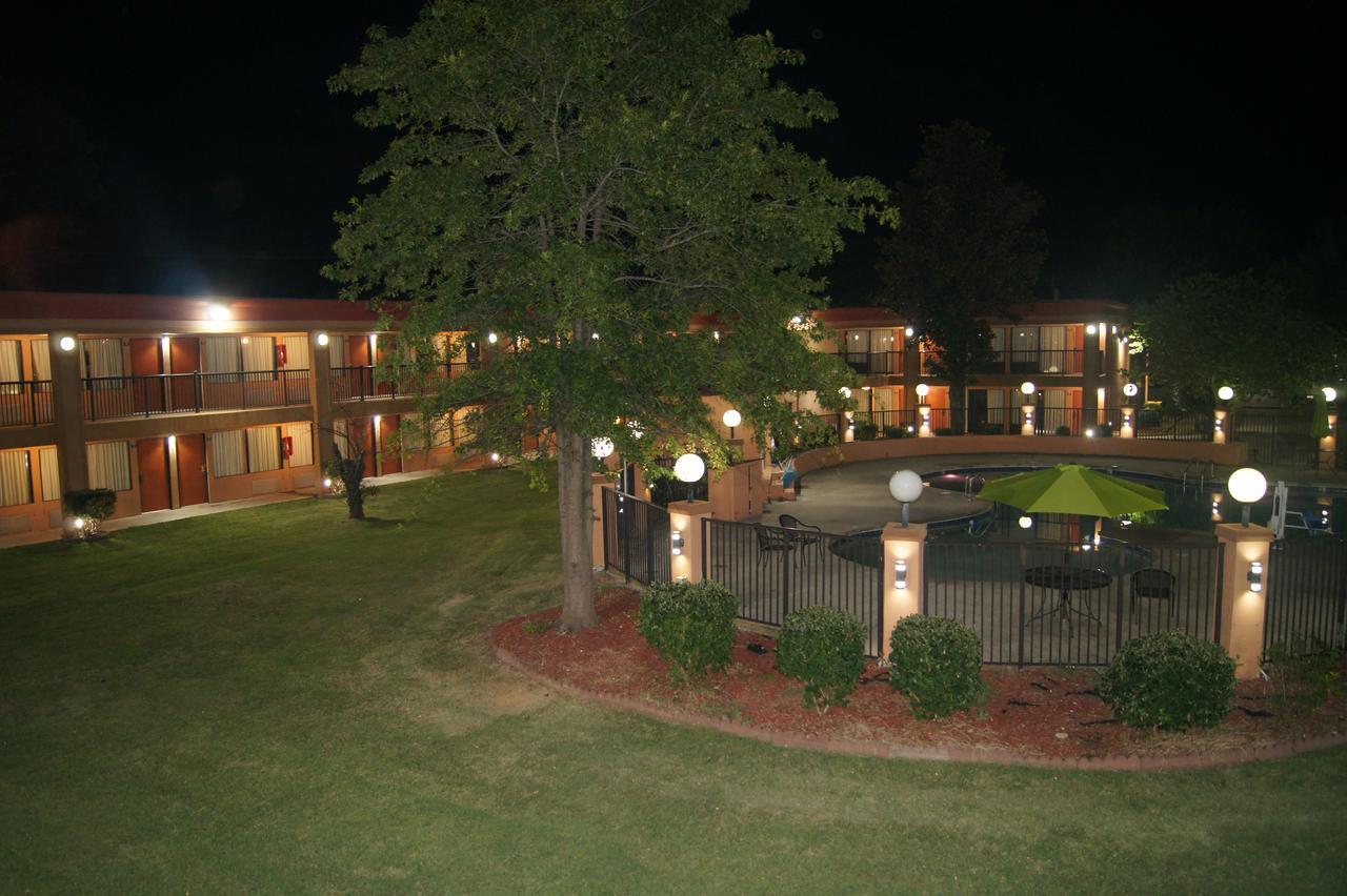 Days Inn By Wyndham Durham/Near Duke University Extérieur photo