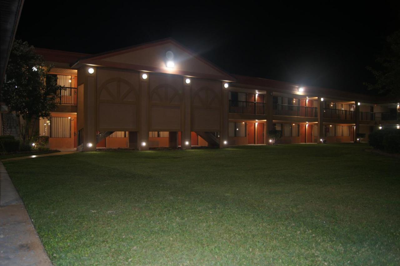 Days Inn By Wyndham Durham/Near Duke University Extérieur photo