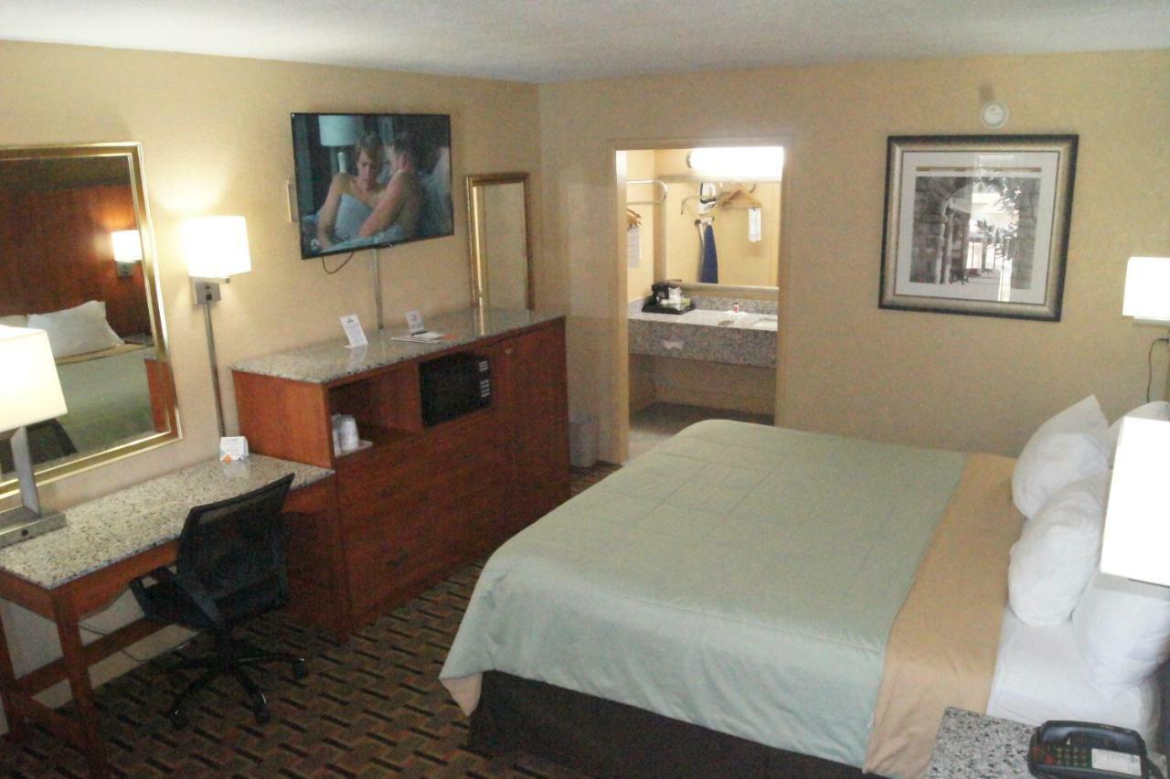 Days Inn By Wyndham Durham/Near Duke University Extérieur photo
