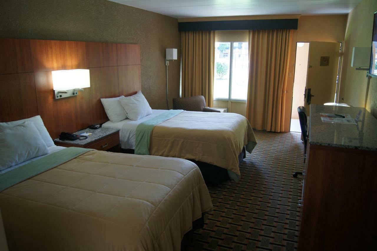 Days Inn By Wyndham Durham/Near Duke University Extérieur photo