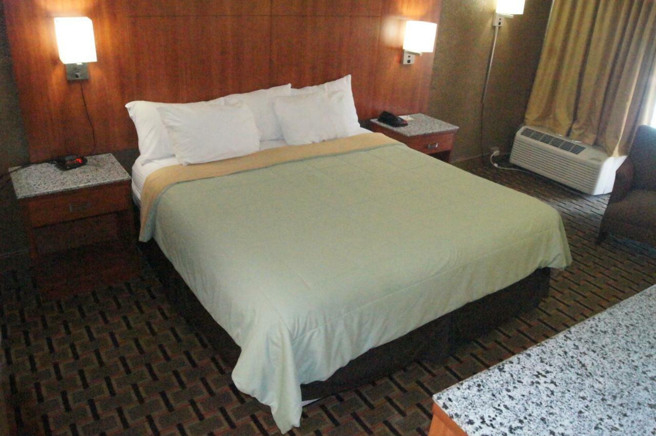 Days Inn By Wyndham Durham/Near Duke University Extérieur photo