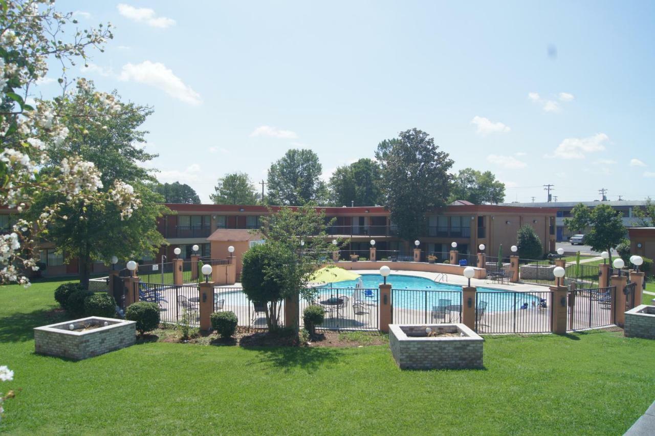 Days Inn By Wyndham Durham/Near Duke University Extérieur photo
