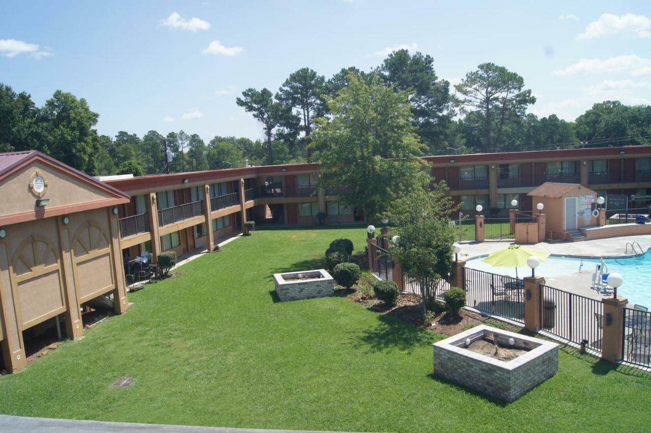 Days Inn By Wyndham Durham/Near Duke University Extérieur photo