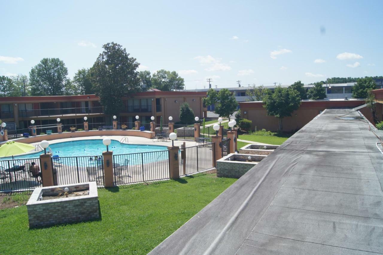 Days Inn By Wyndham Durham/Near Duke University Extérieur photo