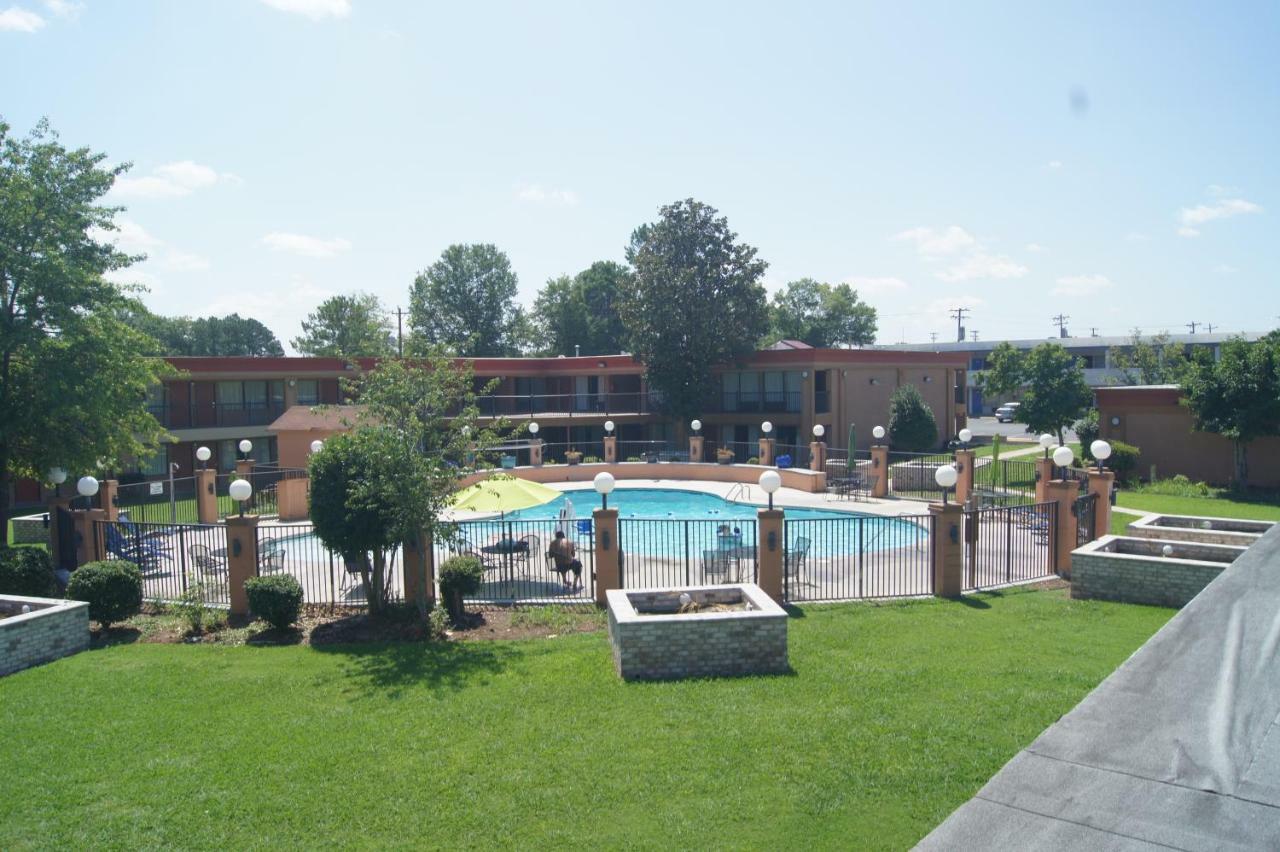 Days Inn By Wyndham Durham/Near Duke University Extérieur photo