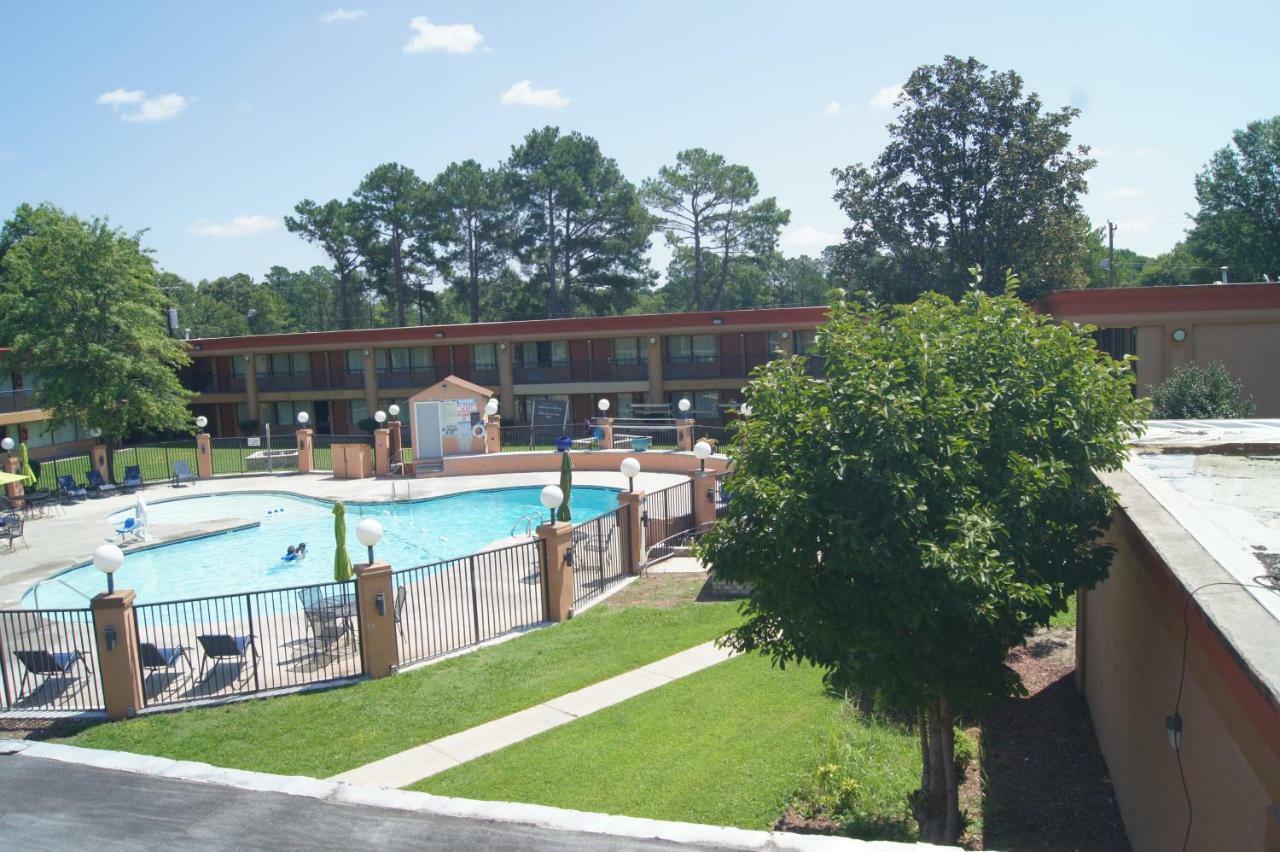 Days Inn By Wyndham Durham/Near Duke University Extérieur photo