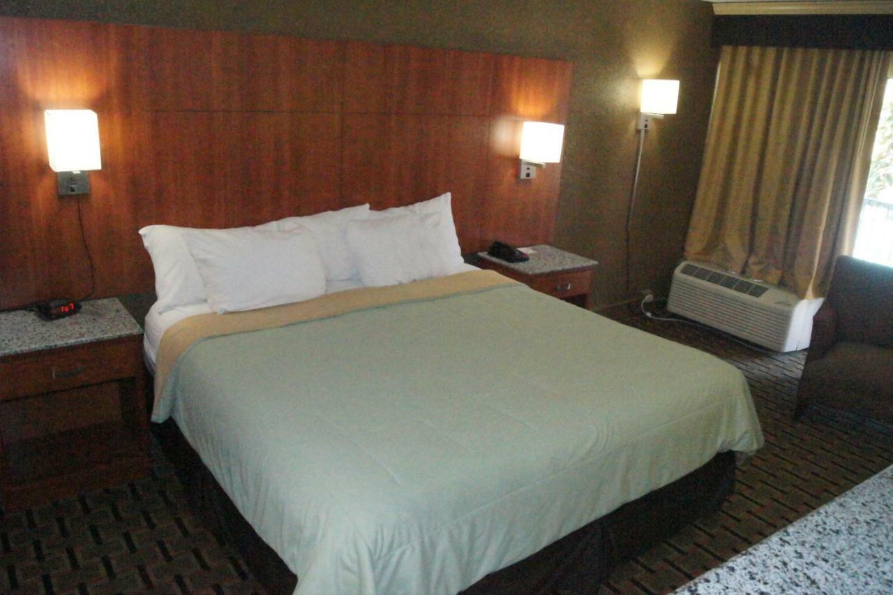 Days Inn By Wyndham Durham/Near Duke University Extérieur photo