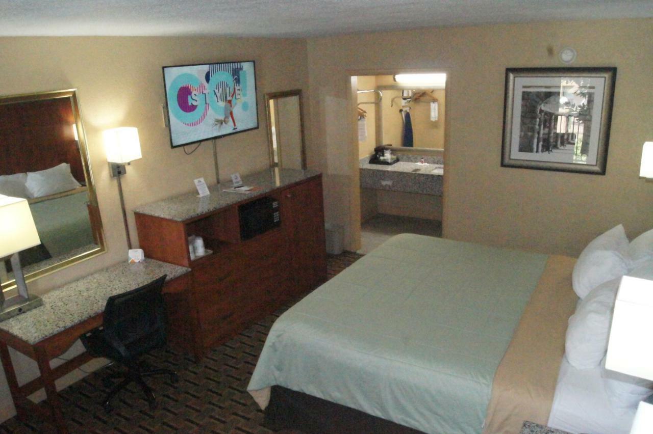 Days Inn By Wyndham Durham/Near Duke University Extérieur photo