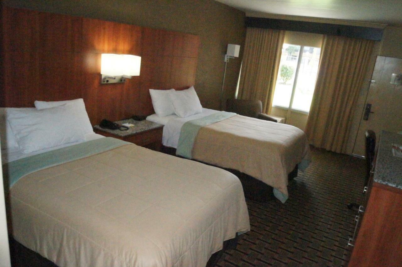 Days Inn By Wyndham Durham/Near Duke University Extérieur photo