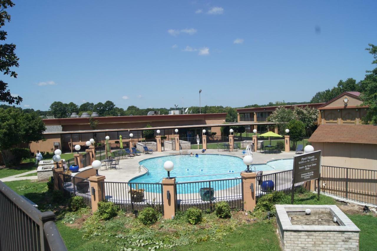 Days Inn By Wyndham Durham/Near Duke University Extérieur photo