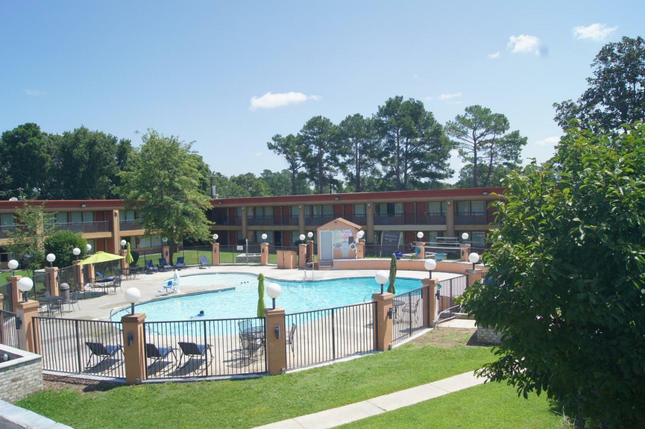 Days Inn By Wyndham Durham/Near Duke University Extérieur photo