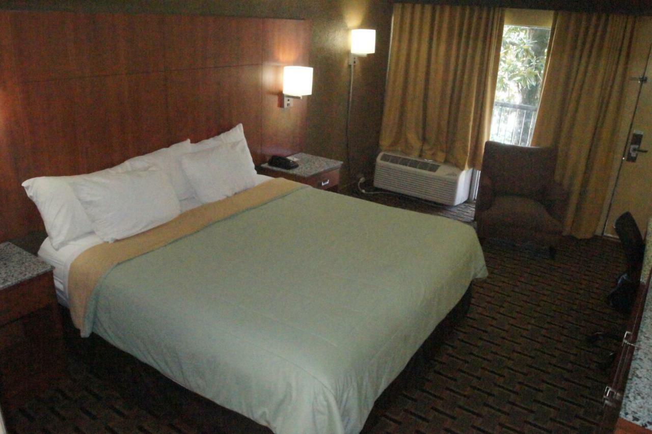 Days Inn By Wyndham Durham/Near Duke University Extérieur photo