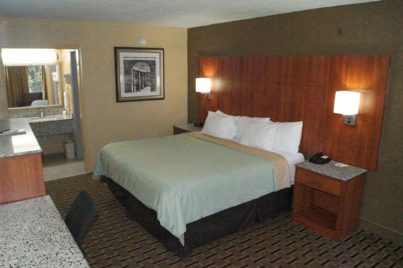 Days Inn By Wyndham Durham/Near Duke University Extérieur photo