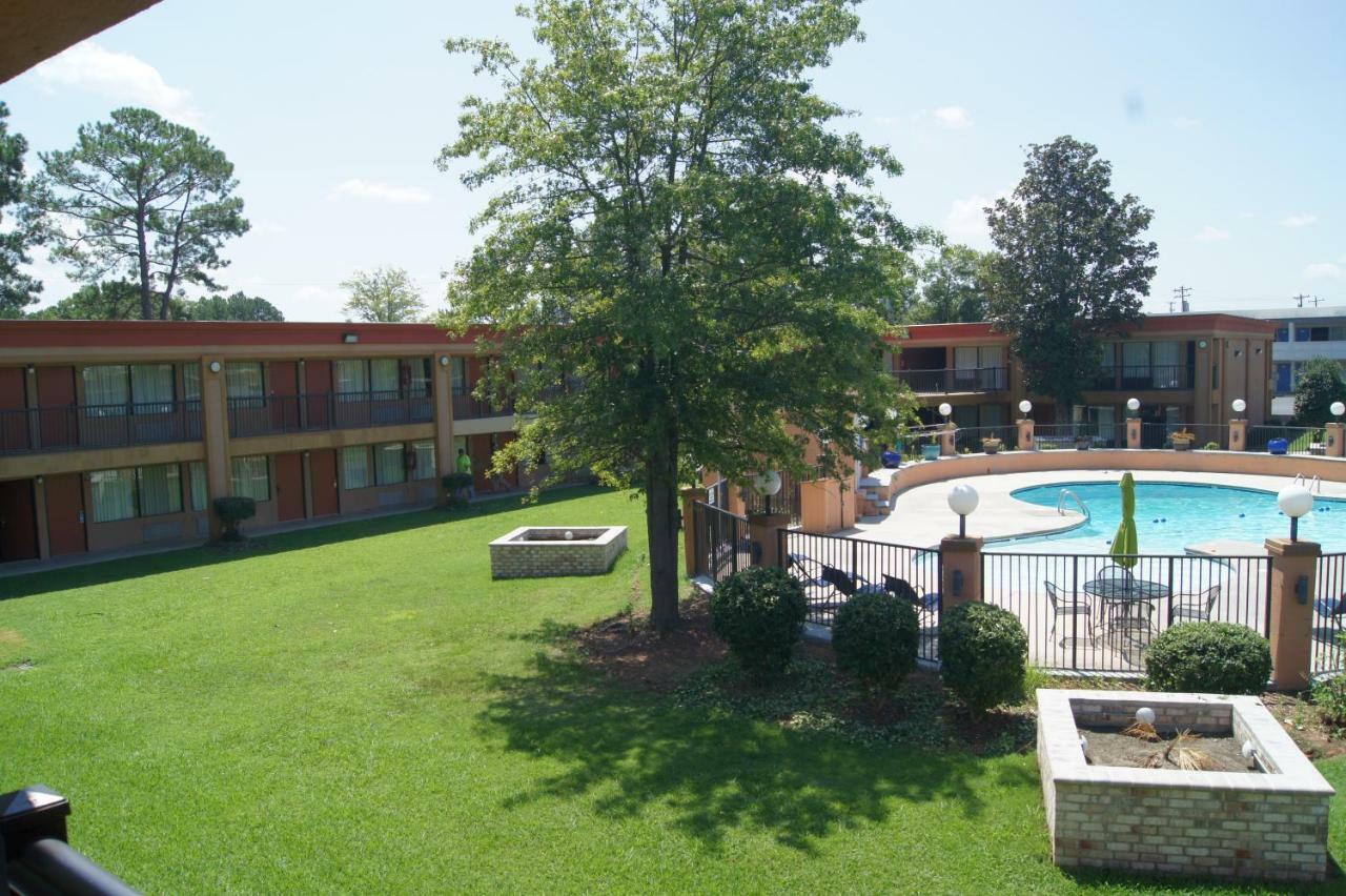 Days Inn By Wyndham Durham/Near Duke University Extérieur photo