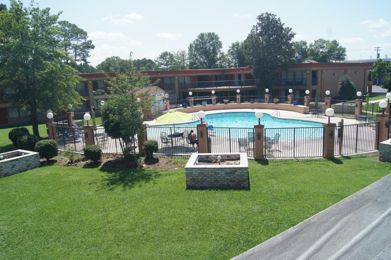 Days Inn By Wyndham Durham/Near Duke University Extérieur photo